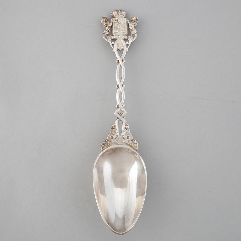 Firma Alexandre Gueyton, 12 st skedar, silver ur Youssopovs Skandinaviska servis, Paris, 1800-talets andra hälft,