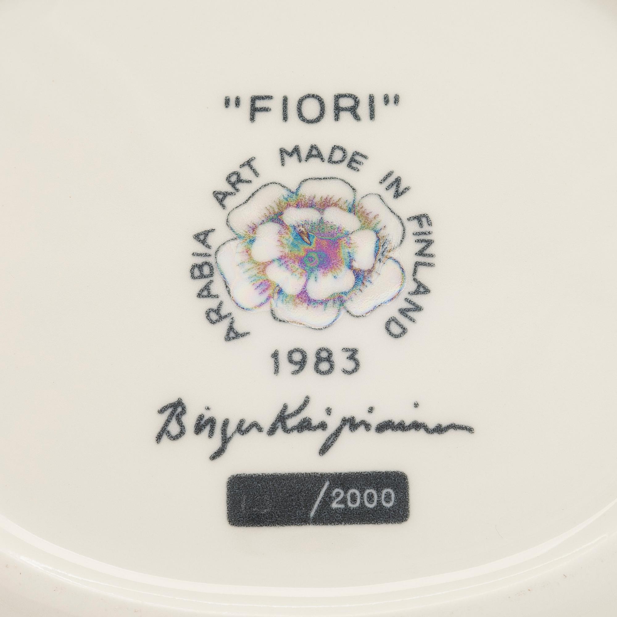 Birger Kaipiainen, vati "Fiori", keramiikkaa, leimattu Birger Kaipiainen, Arabia art made in Finland 1983, 1313/2000.