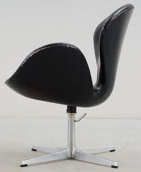 ARNE JACOBSEN, fåtölj, "Svanen", Fritz Hansen, Danmark 1960-tal.