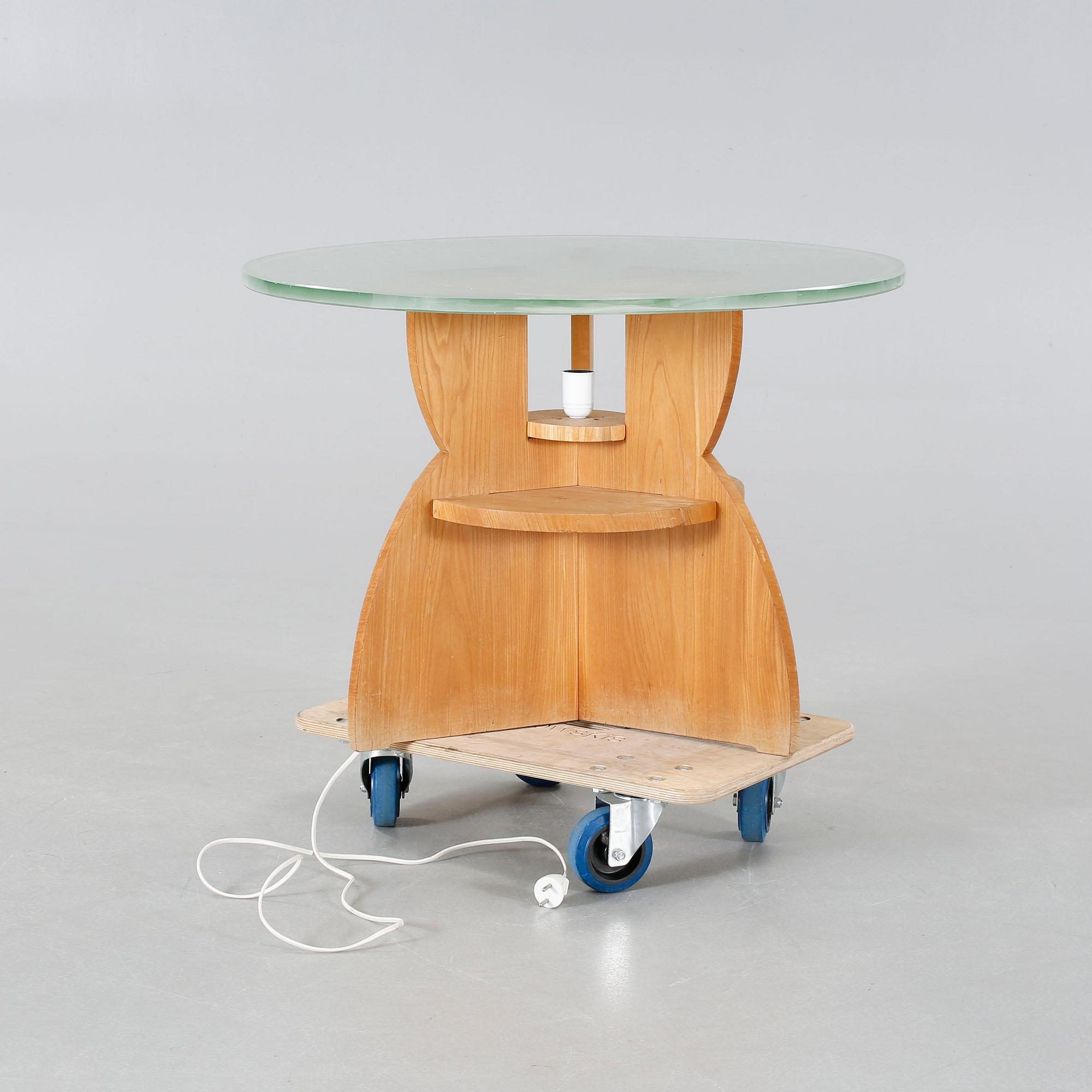 A 1940s table.