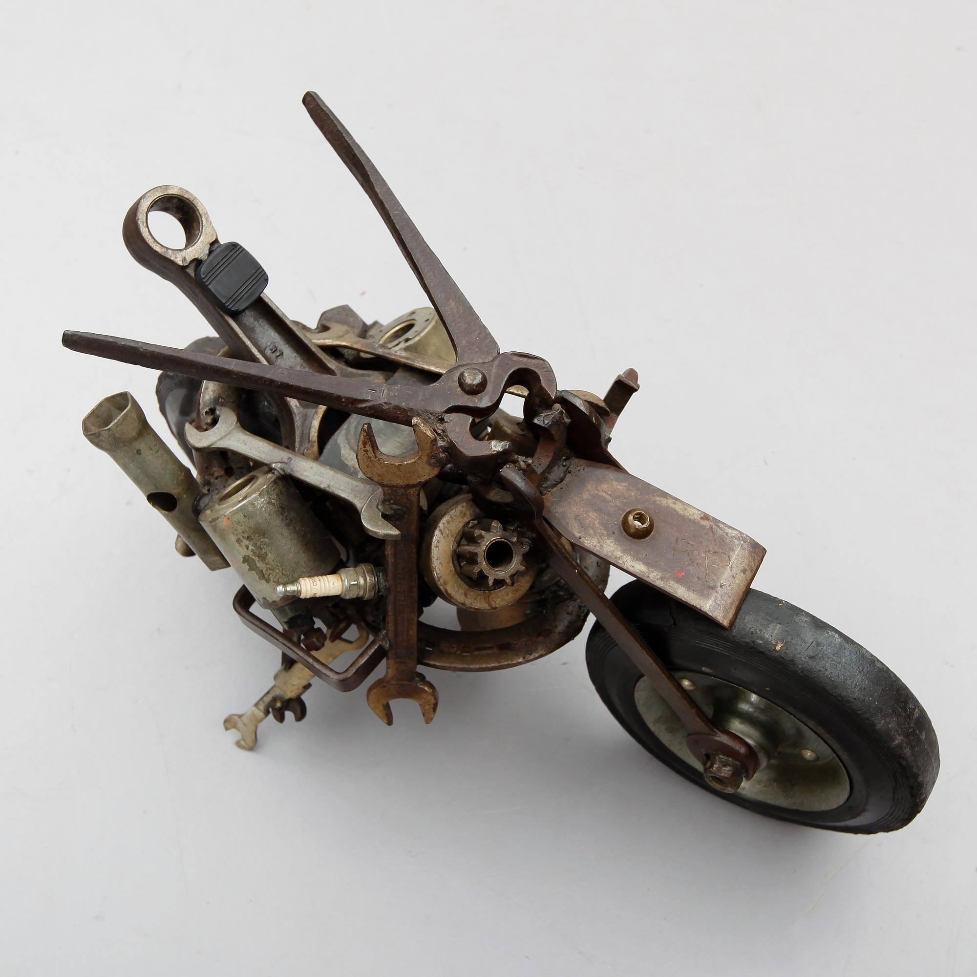 BOB PASTERKAMP, skulptur, metallskrot.