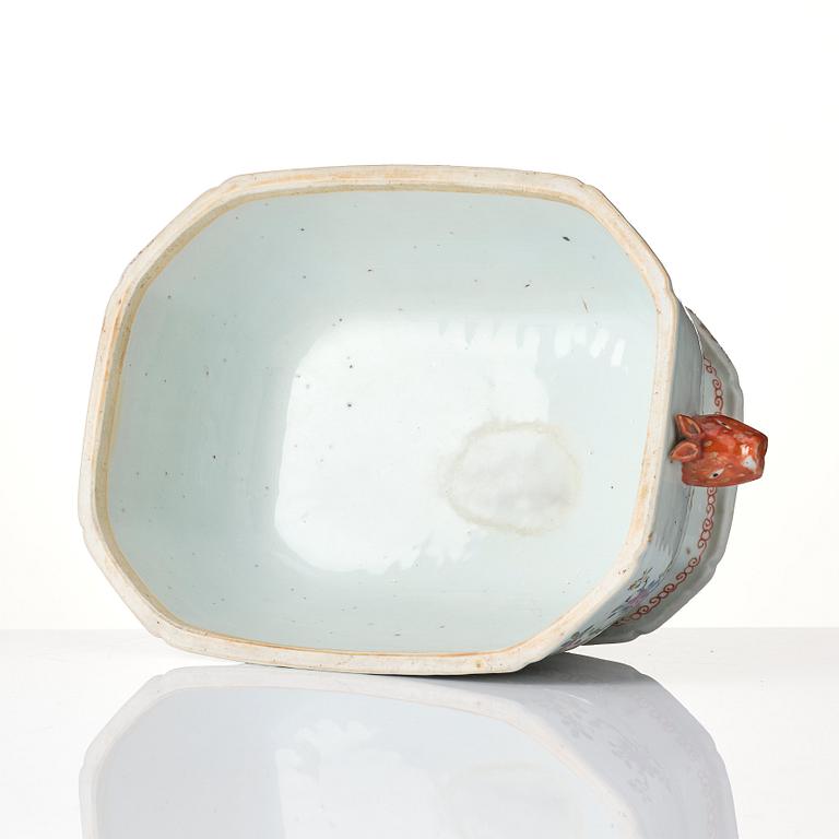 A famille rose tureen with cover, Qing dynasty, Qianlong (1736-95).