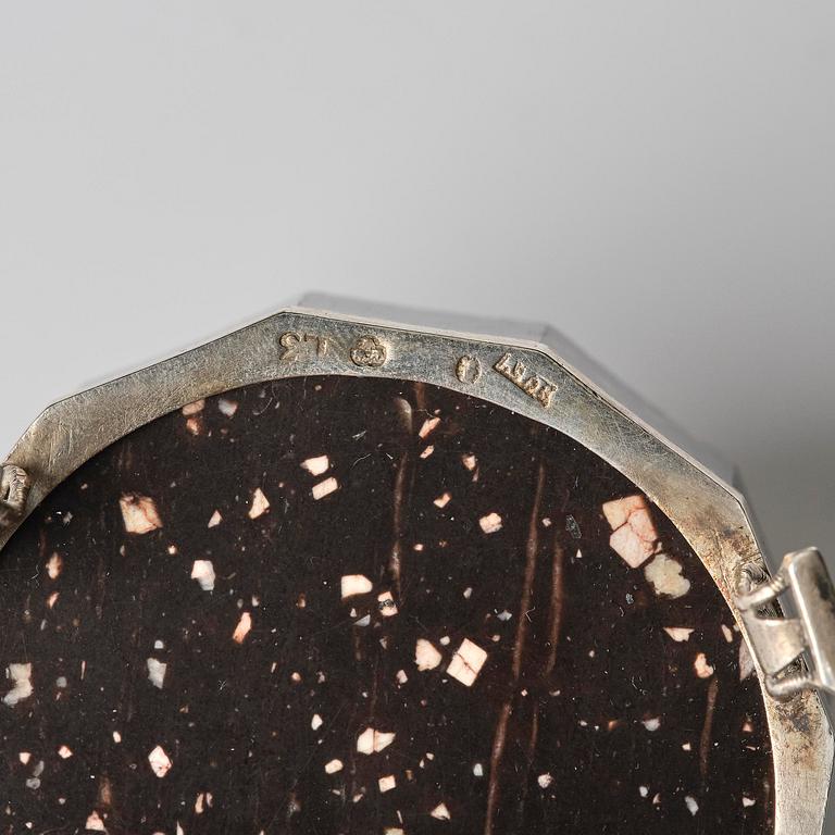 A pair of 'Lika-Risberg' porphyry Empire salts, Älvdalen, Sweden, early 19th century.