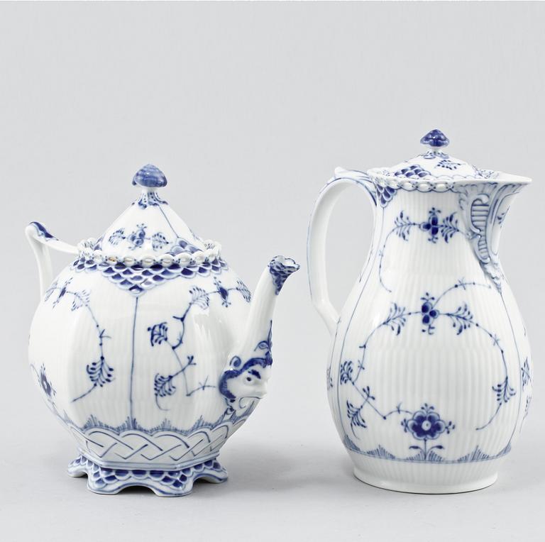KAFFE- och TESERVIS, 54 delar, porslin, "Musselmalet", Royal Copenhagen, 1900-talets andra hälft.