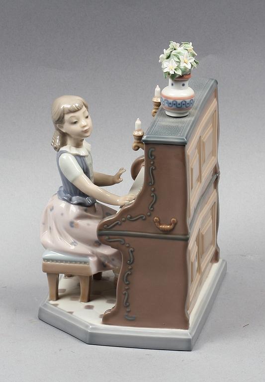 FIGURIN, porslin, Lladro. Tillverkningsår 1987-1989.