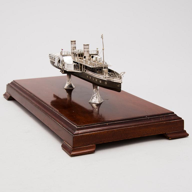 A Russian silverand wood model ship, maker's mark KH, Saint Petersburg 1908-1917.