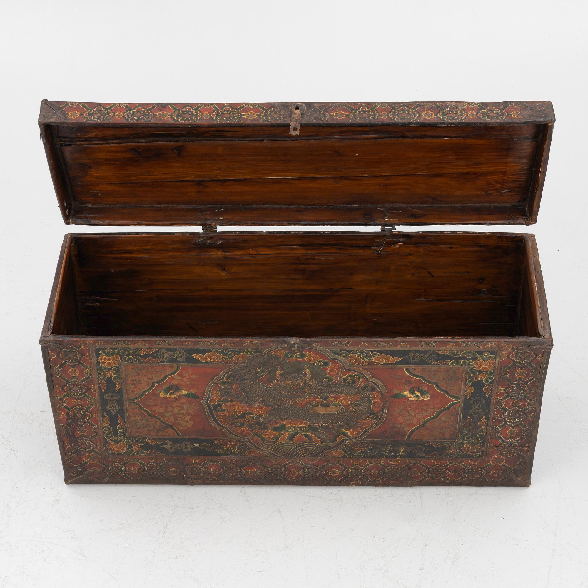 A Chinese chest, 20th century.