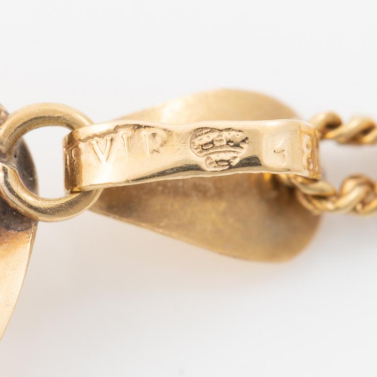 Hänge 18K guld med snäckskalscamé samt kedja, 18K guld.