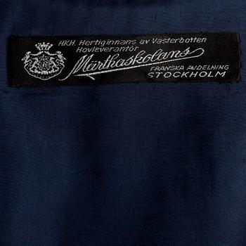 MÄRTHASKOLAN Franska avdelningen, a blue evening jacket with white fox trim.
