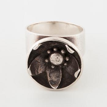 ROSA TAIKON, Stockholm, 1987, a ring.