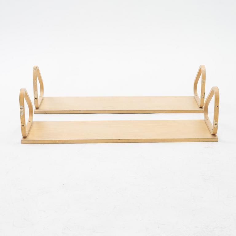 Alvar Aalto, a pair of model 112b shelves, Artek, end of the 20th century.