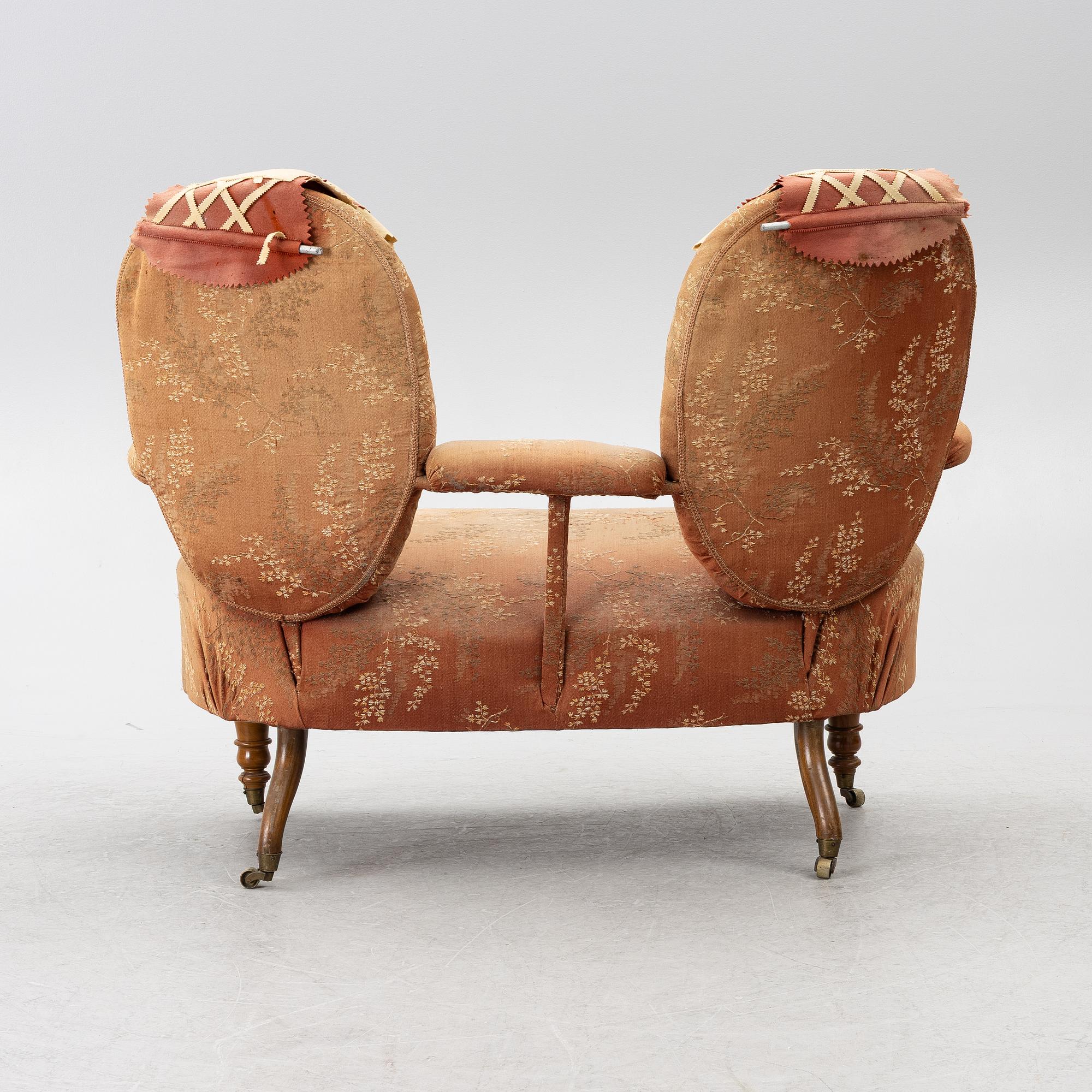 Salongsgrupp, 3 delar, med Drottning Sofias emblem, sent 1800-tal.