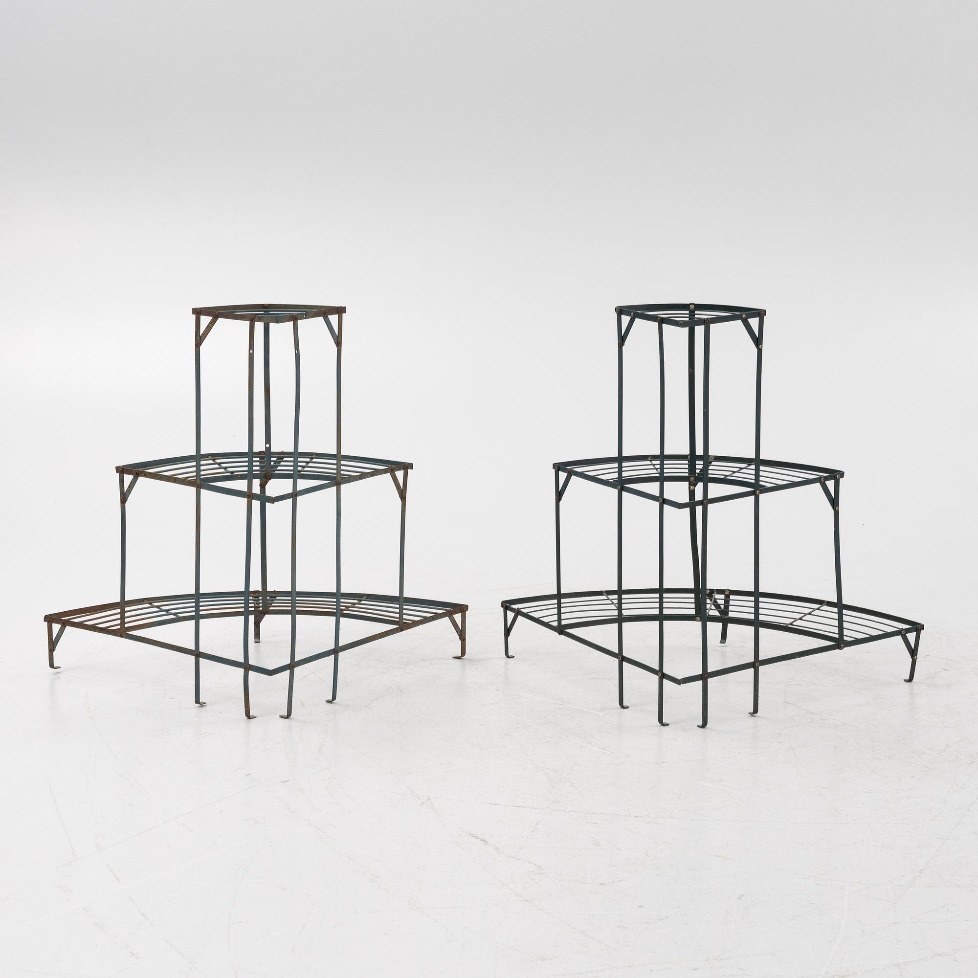 Blomstertrappor, 2 st, omkring 1900-talets mitt.