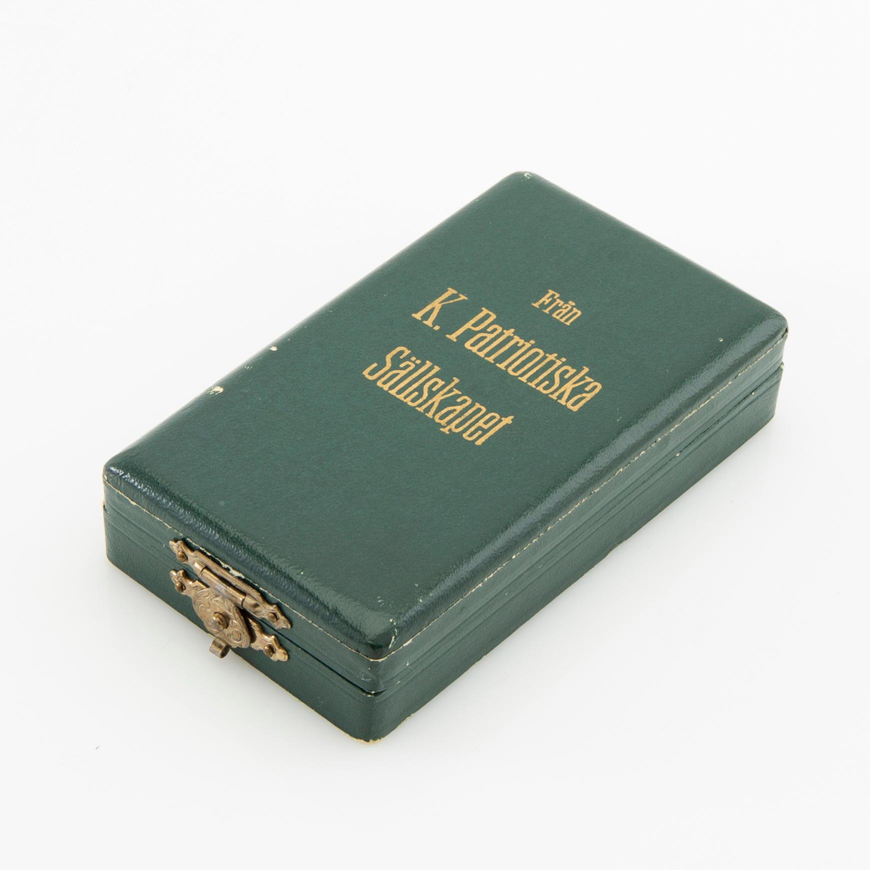 Gustav VI Adolf, medal in gold, Royal Patriotic Society, with case, 1955.