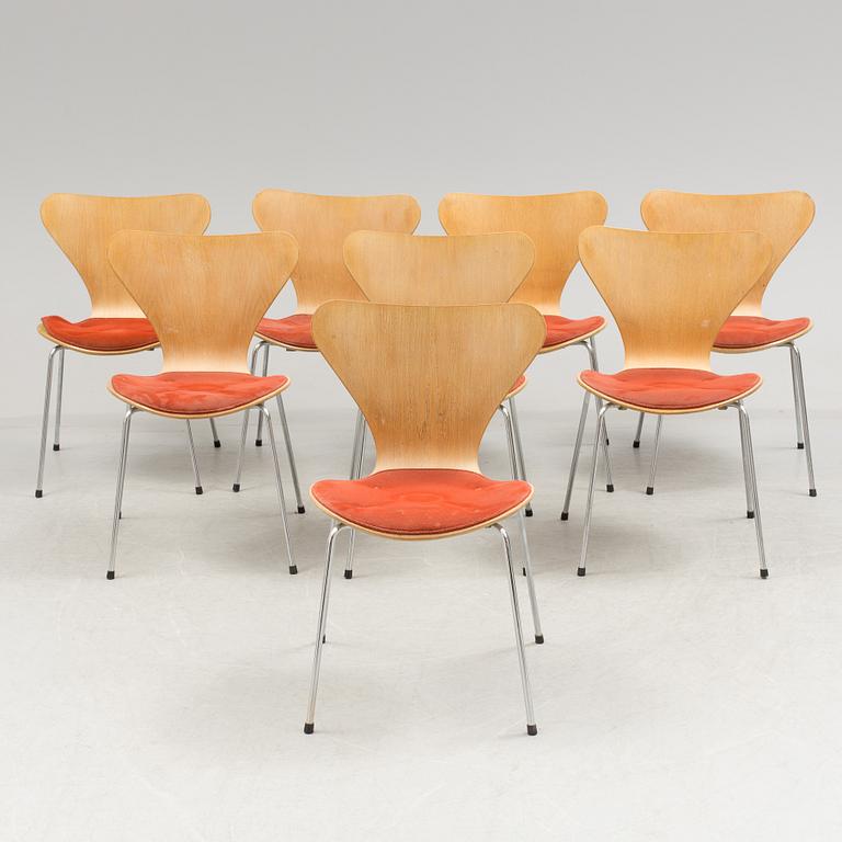 a set of 8 "Sjuan" chairs designed by Arne Jacobsen for  Fritz Hansen, Danmark, 1981.