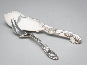 SERVERINGSBESTICK, 2 delar, jugend, silver, C.G Hallberg, 1905. Vikt ca 390 gram.