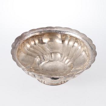 SKÅL, silver, med svenska kontrollstämplar, 1900-talets första hälft. Vikt ca 595 gram.