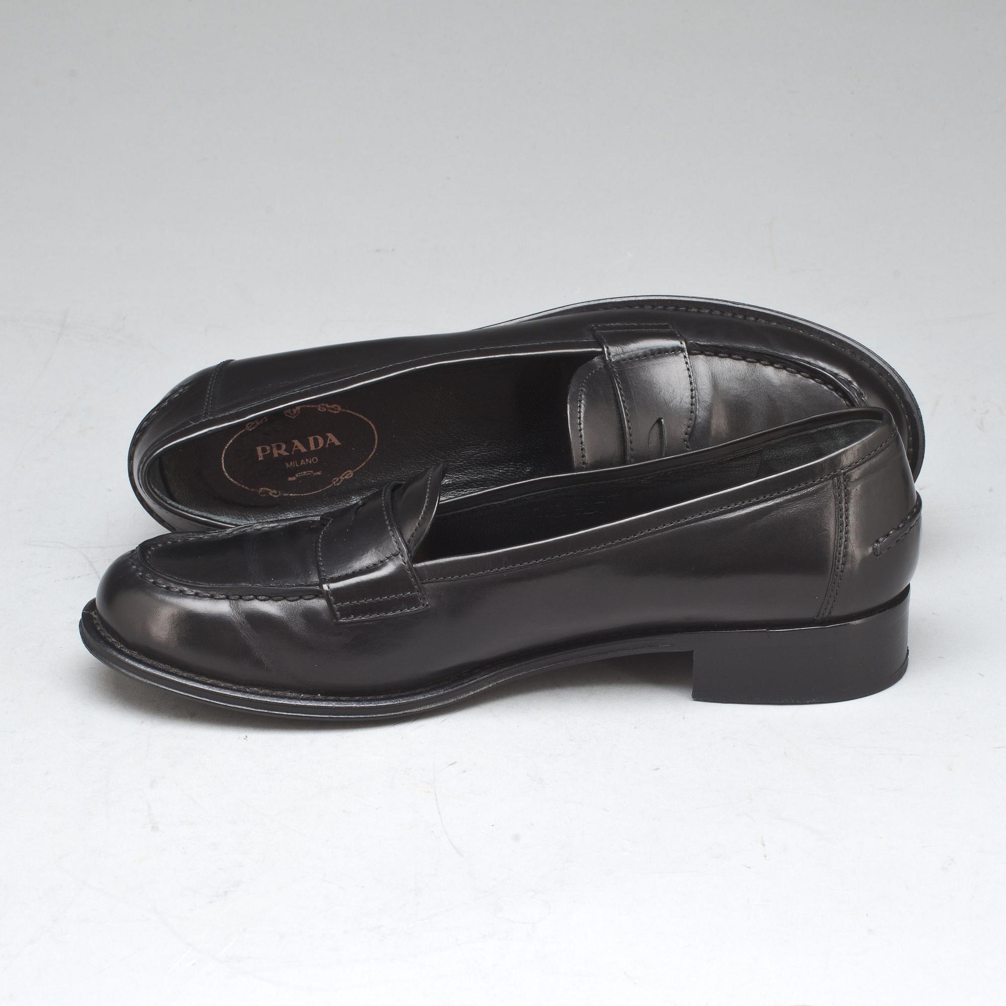 SKOR, dam, Prada, loafers.