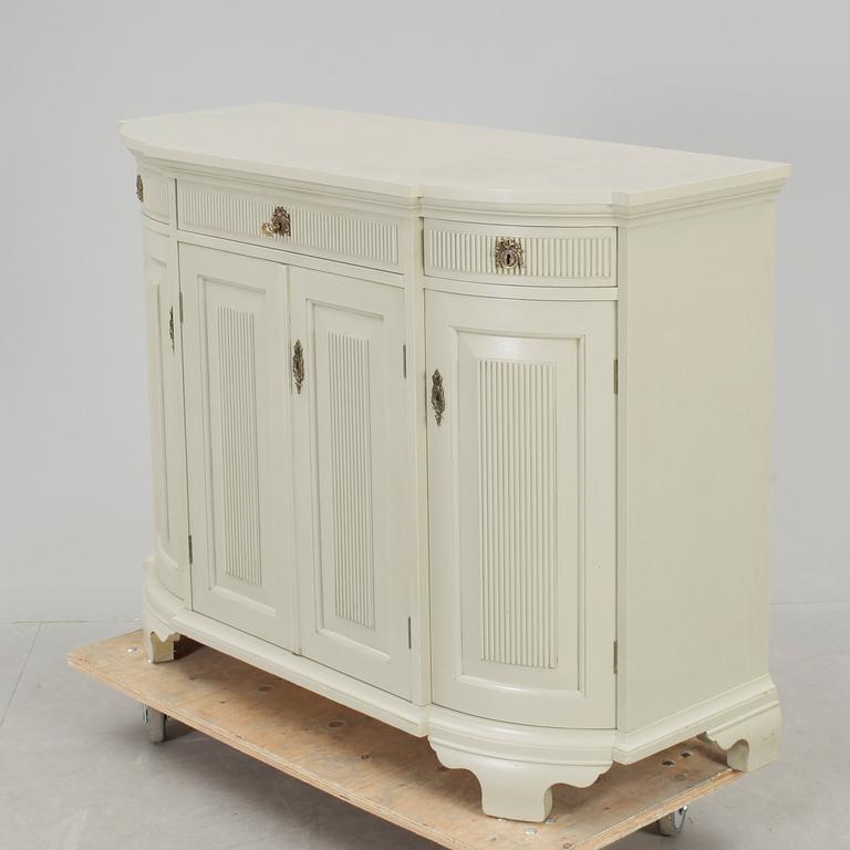 SKÄNK, gustaviansk stil, 1900-talets andra hälft.