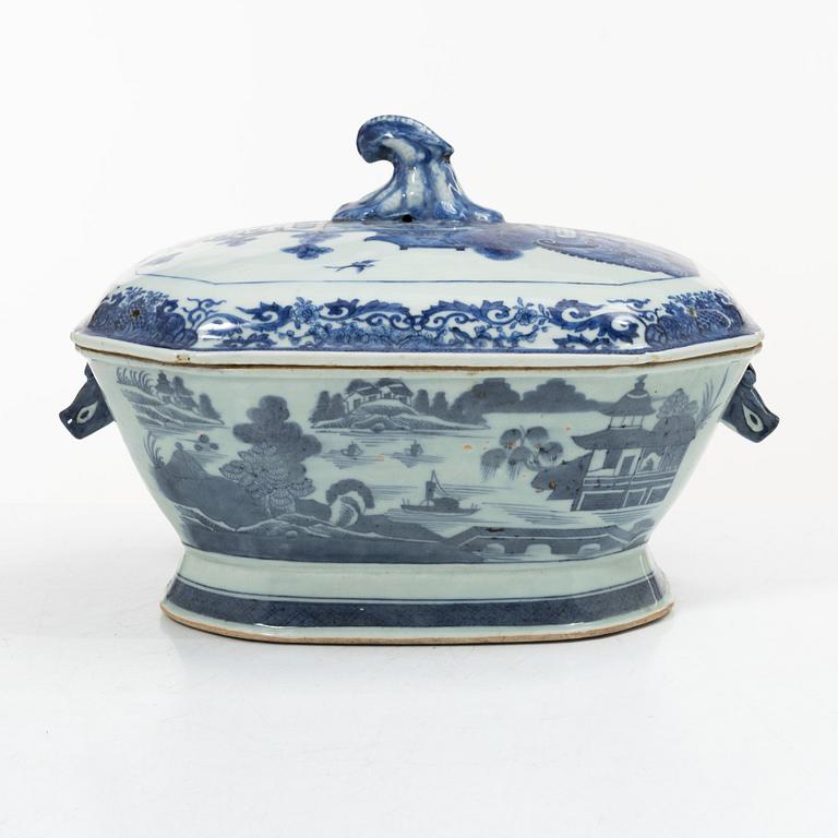 A blue and white tureen with cover and stand, China, Jiaqing (1796-1820).