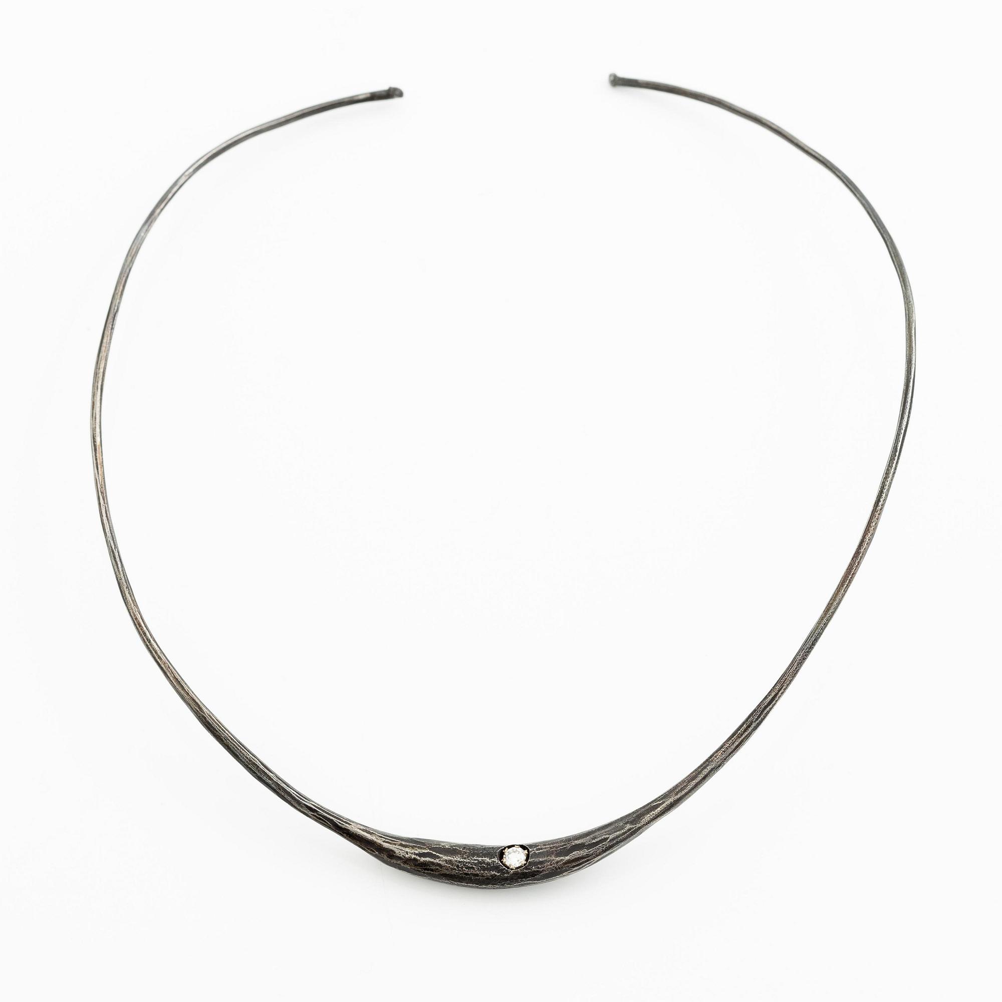 PA Lundahl-Terrs, a necklace and a bracelet, iron and round brilliant-cut diamonds.