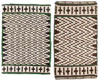 MATTA. "Kattmattan". Knotted pile. 123,5 x 70,5 cm. Signed MMF (Märta Måås-Fjetterström). A similar rug is included in this lot. (2).