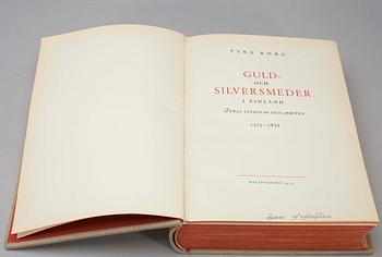 BOK, "Guld- och silversmeder i Finland" av Tyra Borg, Helsingfors 1935.