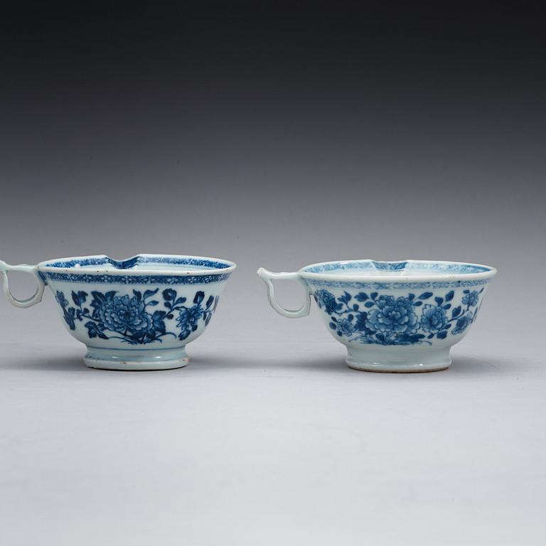 A set of two blue and white sauce boats, Qing dynasty, Qianlong (1736-95).