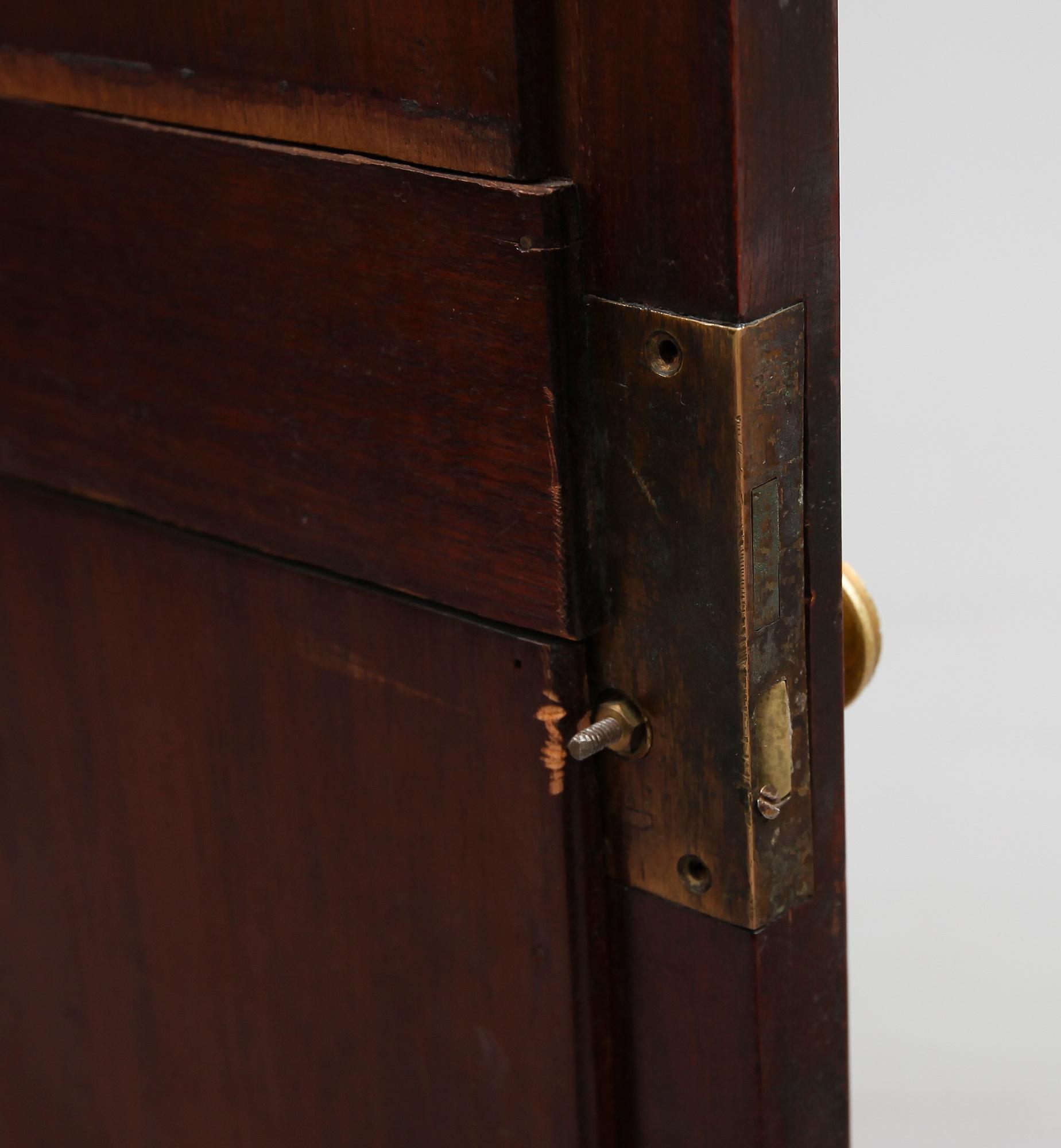 KLÄDSKÅP, England, 1900-talets första hälft.