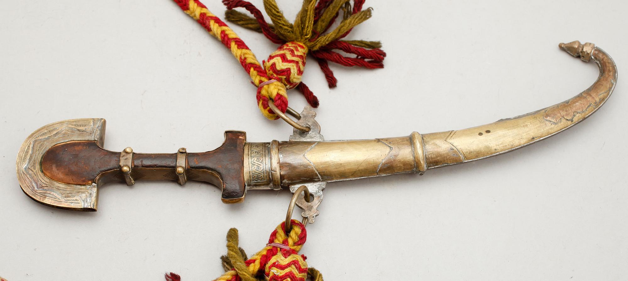 DOLK, orientalisk, metall och mässing.