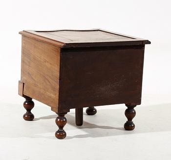 POTTSKÅP, barockstil, England, 1800/1900-tal.