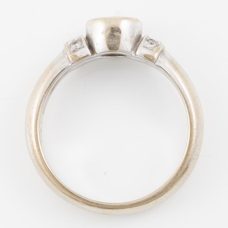 Ring, 18K white gold set with brilliant-cut diamonds.