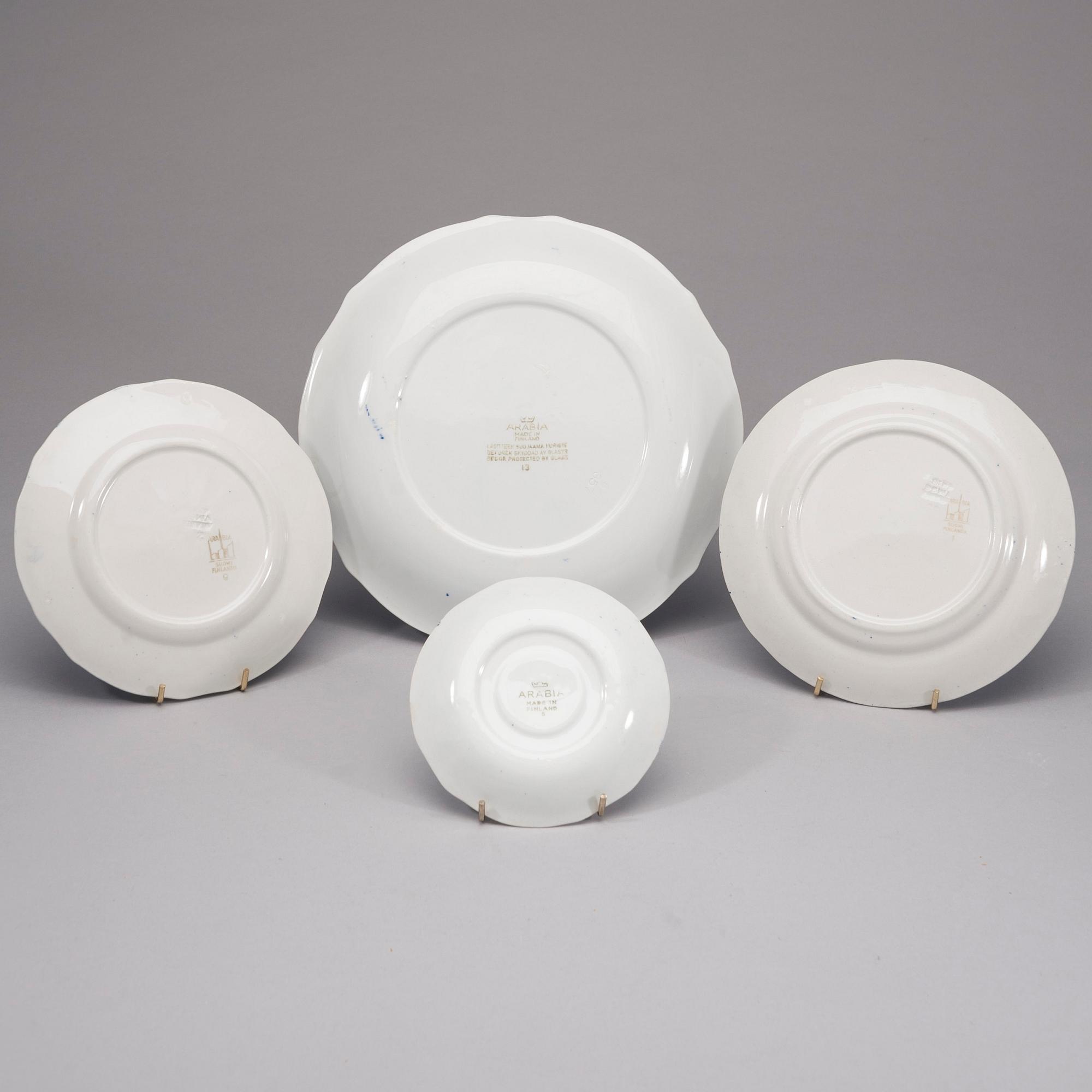 SERVIS, 49 delar, porslin, "Blått Landskap", design Reinhard Richter, Arabia, 1941-64.
