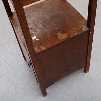 SÄNGBORD, 1900-talets första hälft.