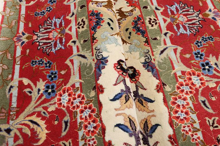 A Tabriz carpet, part silk, 50 raj, c. 204 x 154 cm.