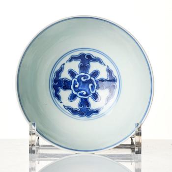 Skål, porslin, Qingdynastin, med Guangxus märke och period (1875-1908).