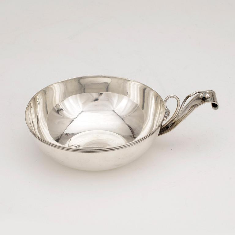 KÅSA / SKÅL, silver, K Andersson, Stockholm, 1946. Total vikt ca 142 g.