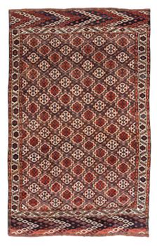 277. Matta, antik Chodor huvudmatta, Turkmenistan, ca 377-381,5 x 233-240 cm (samt kortsidorna med 2-2,5 cm slätväv).