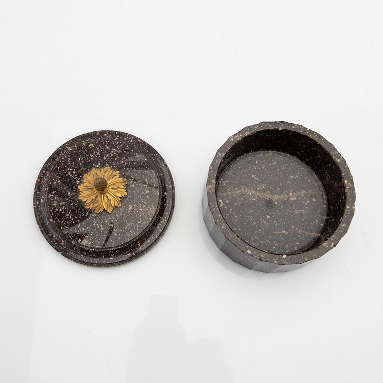 Butter box with lid, Älvdalen, early 19th century, Empire style.