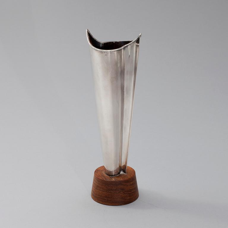 VAS, silver och teak, Tapio Wirkkala, Hopeakeskus, Tavastehus 1964.