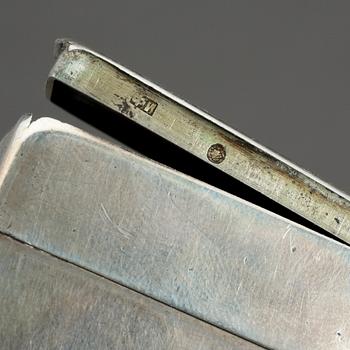CIGARETTETUI, Silver, Ryssland, sannolikt Aleksandr Fuld, verksam i Moskva 1862-1917. Vikt ca 237 gram.