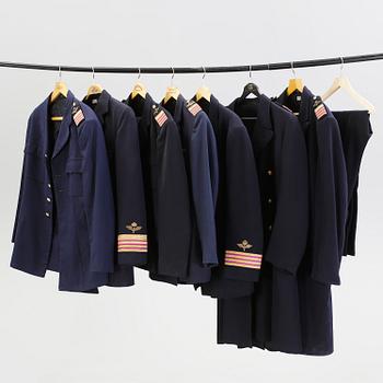 FLYGUNIFORMSJACKA, BYXA OCH FLYGUNIFORMSROCKAR, totalt 8 delar. Flygvapnet, en daterad F3 1952.