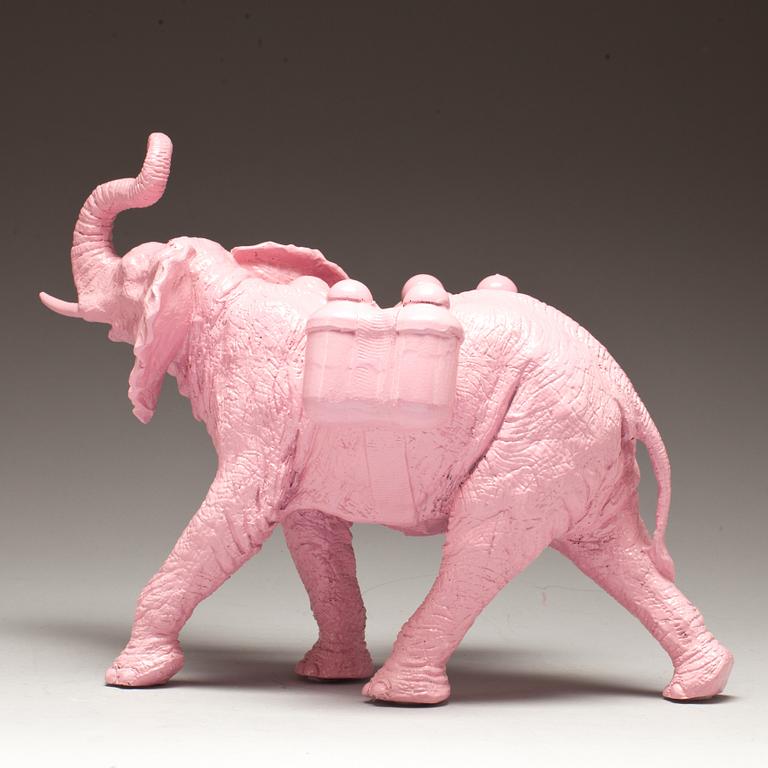 WILLIAM SWEETLOVE, skulptur, "Cloned pink Elephant with Waterpacks". Signerad och numrerad 8/100. 2009.