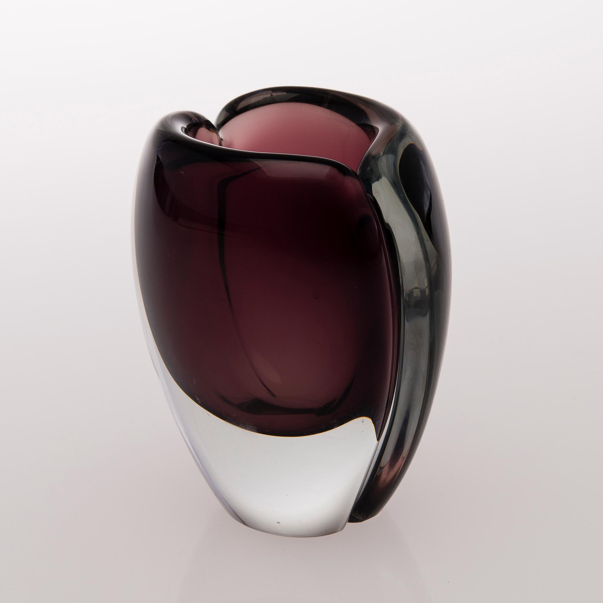 KAJ FRANCK, A VASE. Signed K. Franck Nuutajärvi Notsjö -57.