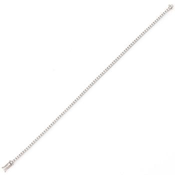 Tennisarmband 18K vitguld med briljantslipade diamanter.