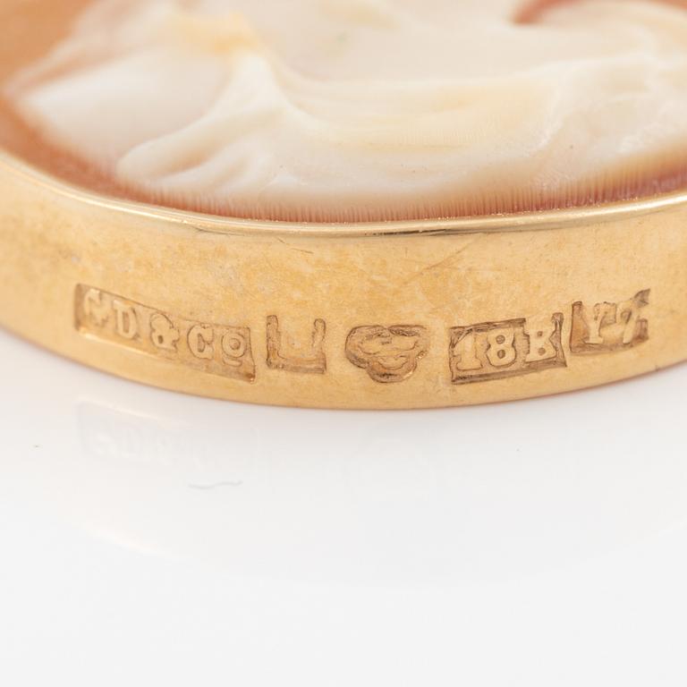 Pendant and brooch/pendant, 18K gold with shell cameos.