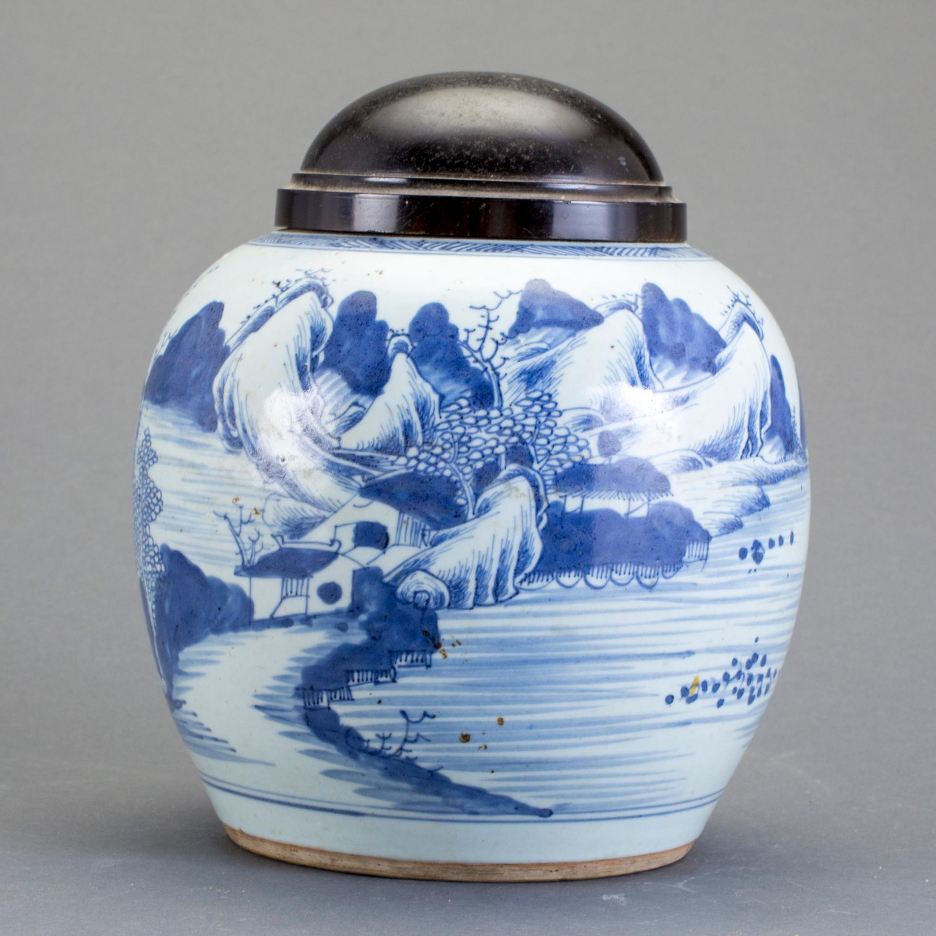 KRUS / LAMPFOT, porslin, Kina, 1800-talets första hälft.