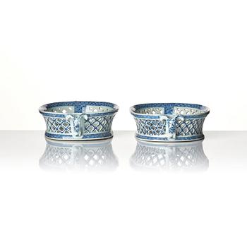 A pair of blue and white chesnut baskets, Qing dynasty, 18th Century.