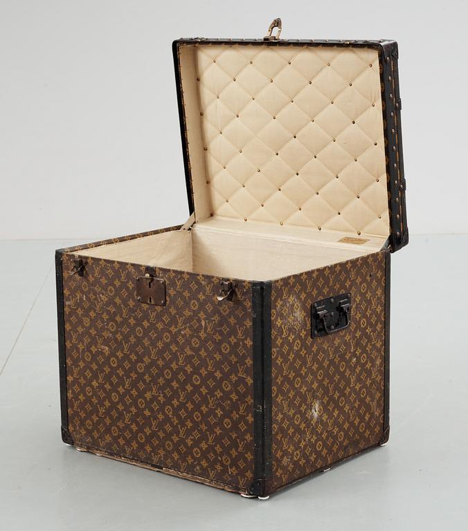 LOUIS VUITTON, koffert, 1900-talets början.