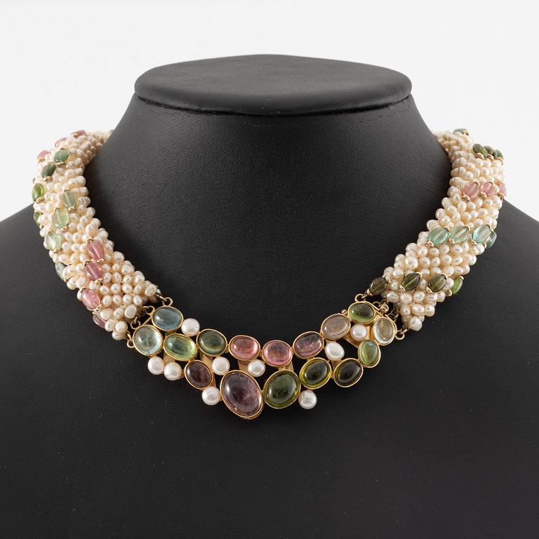 Necklace in 14K gold with cabochon-cut tourmalines and cultured pearls.